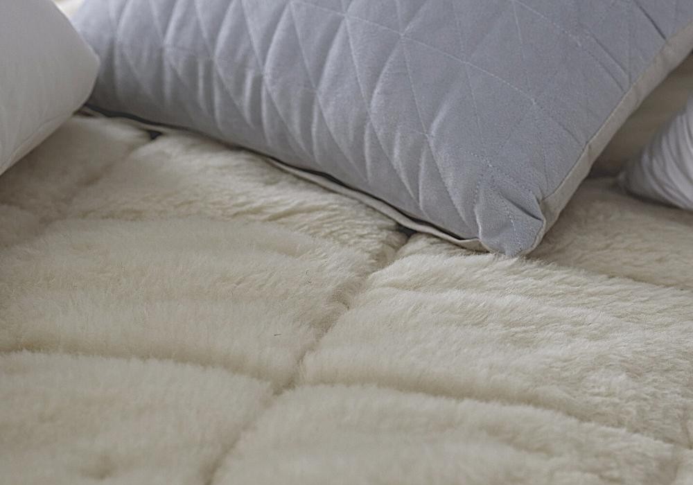 Wool mattress cover