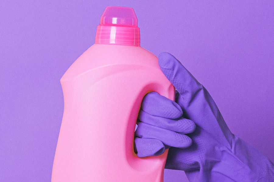 detergent in pink bottel