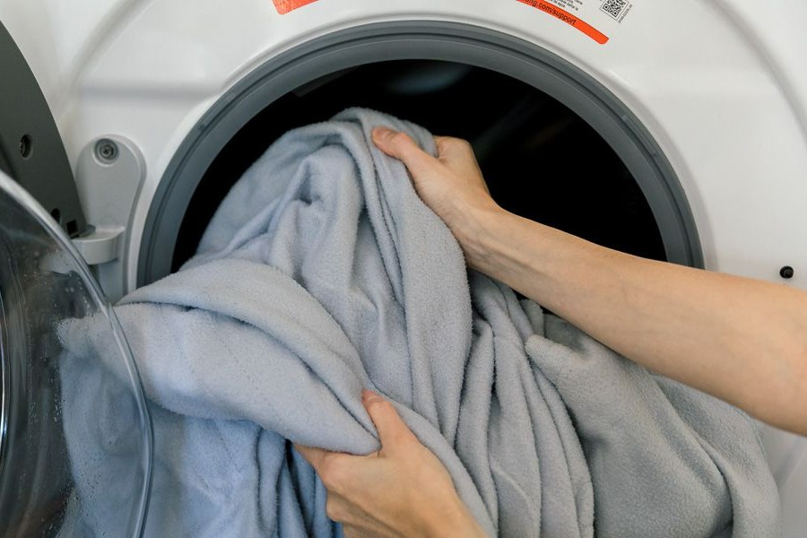 washing machine and fleece blanket