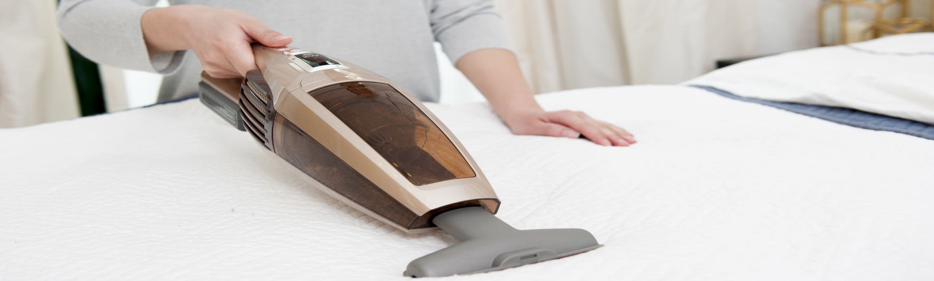 Clean The Mattress With A Vacuum Cleaner