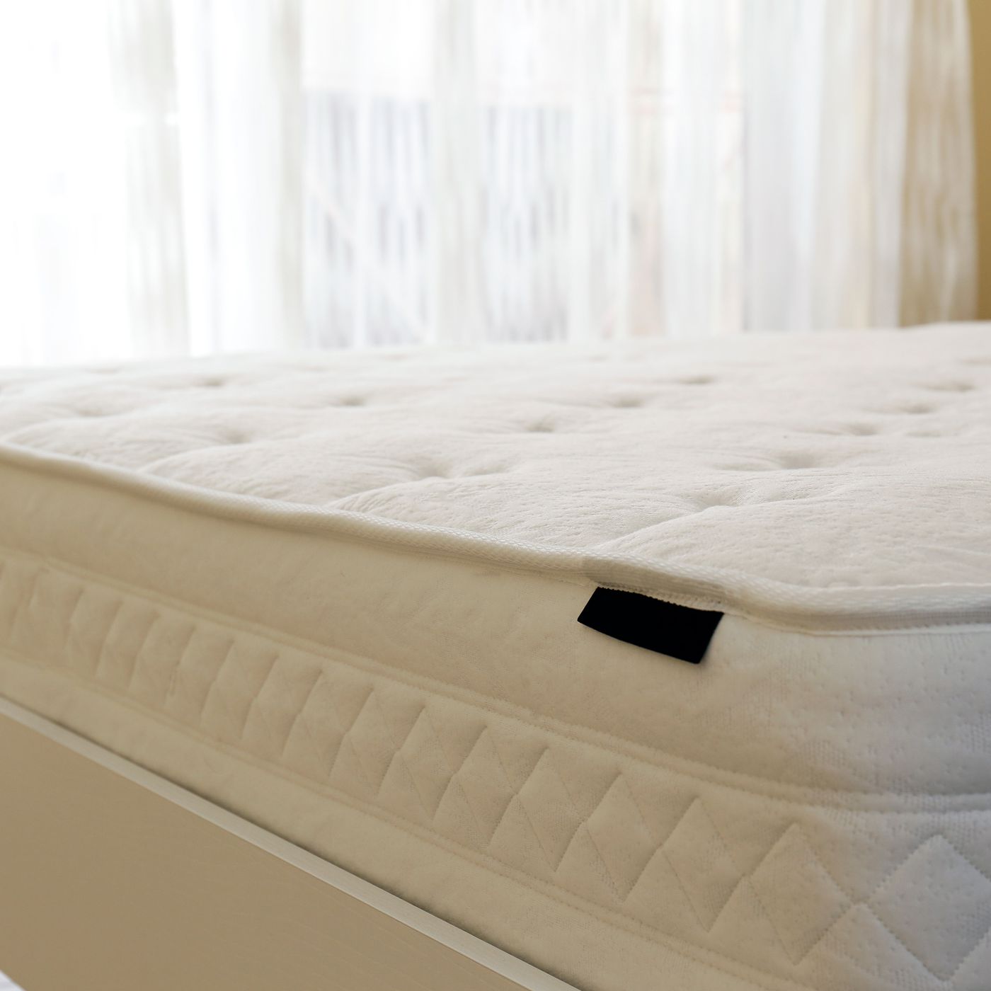 Steps To Get Rid Of Unsightly Stains From Your Mattress With Bleach